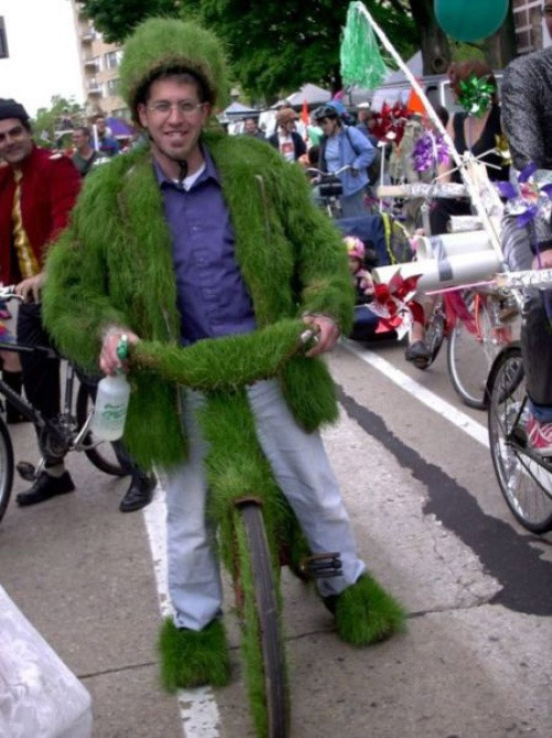 zelenii-chelovek-na-valosipede